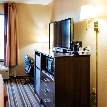 מלון Super 8 By Wyndham Germantown/Milwaukee מראה חיצוני תמונה