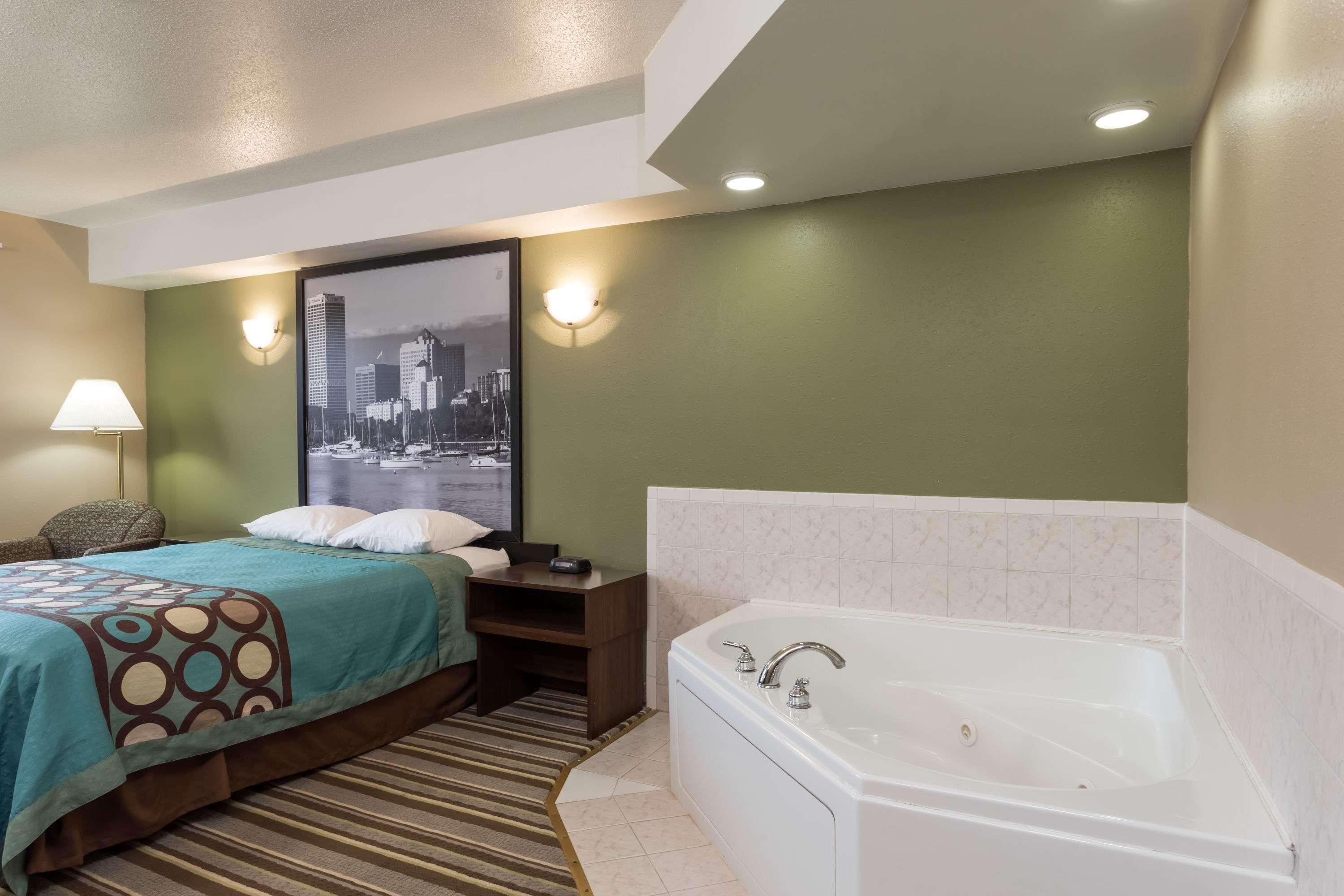 מלון Super 8 By Wyndham Germantown/Milwaukee מראה חיצוני תמונה
