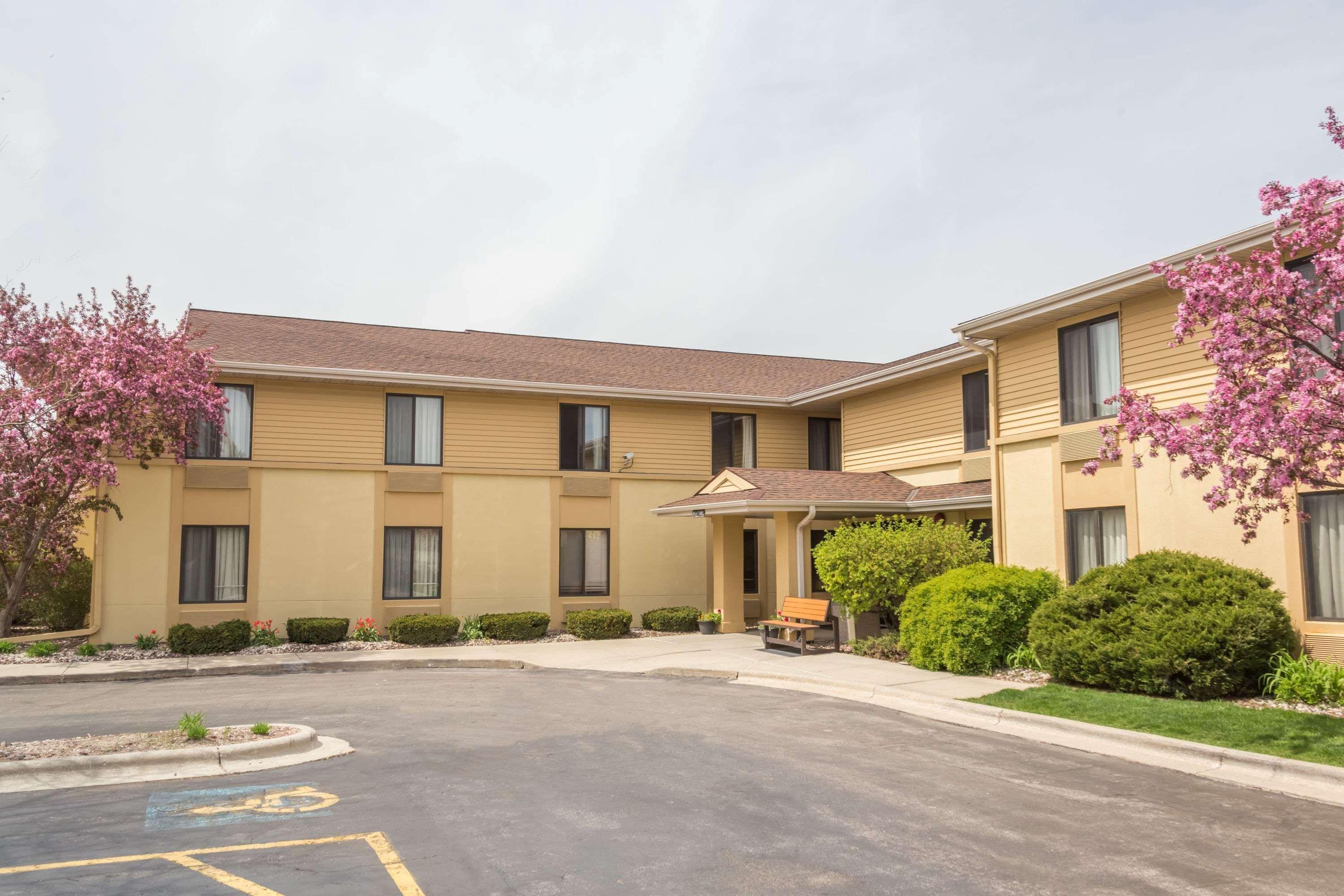 מלון Super 8 By Wyndham Germantown/Milwaukee מראה חיצוני תמונה