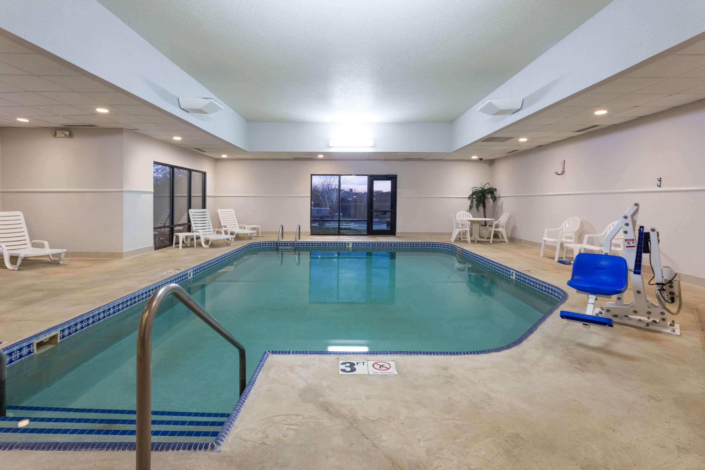 מלון Super 8 By Wyndham Germantown/Milwaukee מראה חיצוני תמונה