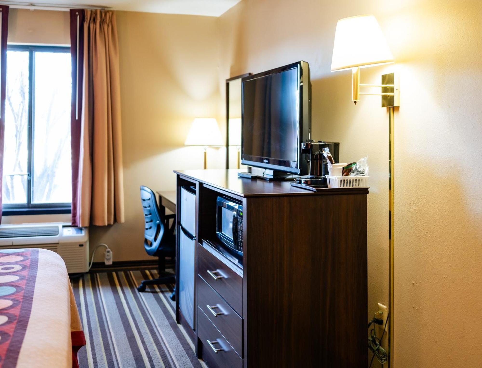 מלון Super 8 By Wyndham Germantown/Milwaukee מראה חיצוני תמונה