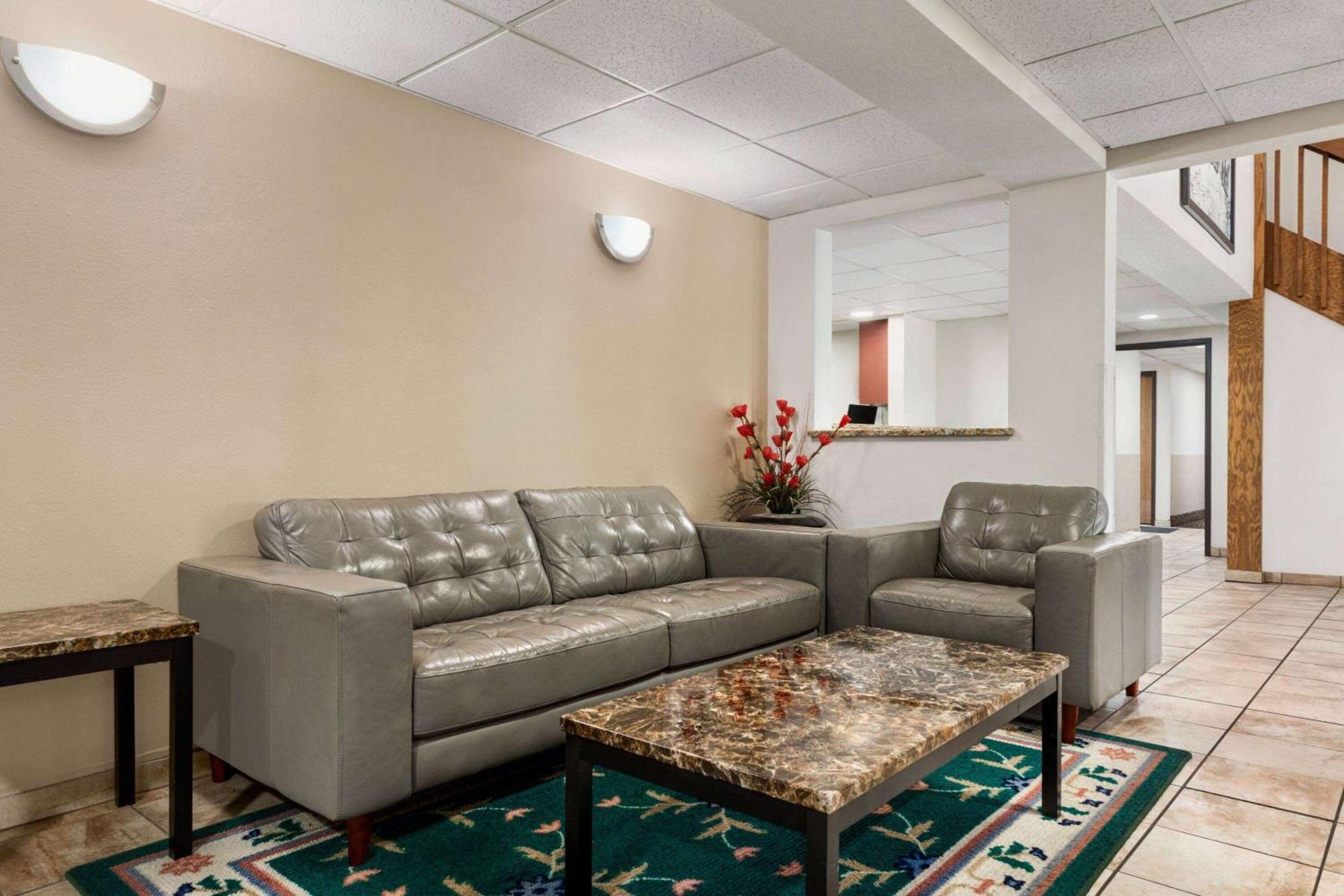 מלון Super 8 By Wyndham Germantown/Milwaukee מראה חיצוני תמונה
