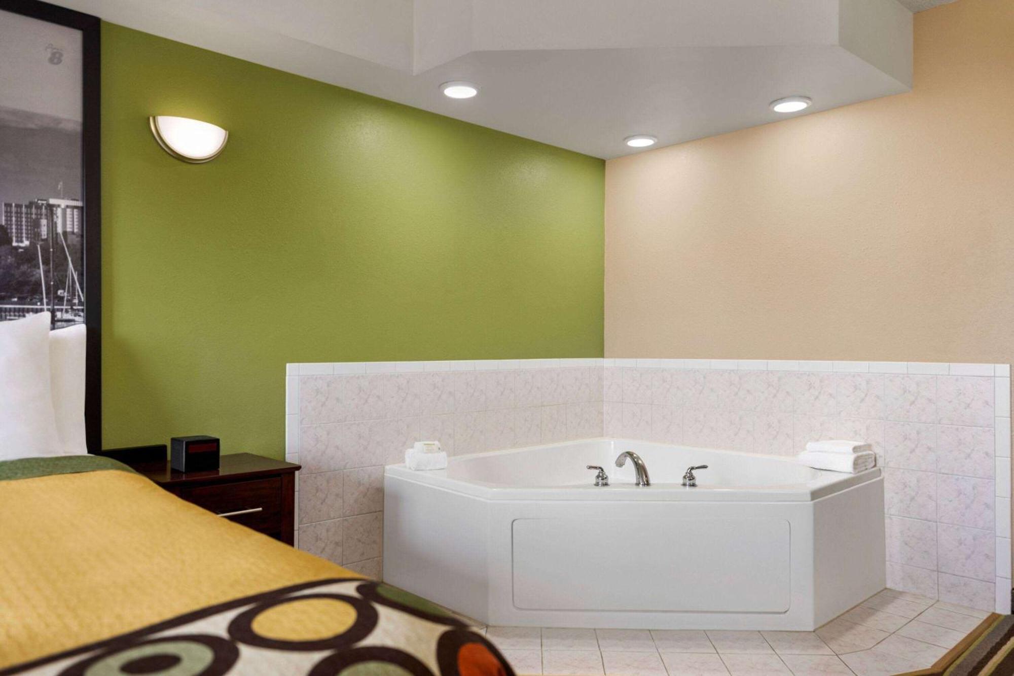 מלון Super 8 By Wyndham Germantown/Milwaukee מראה חיצוני תמונה