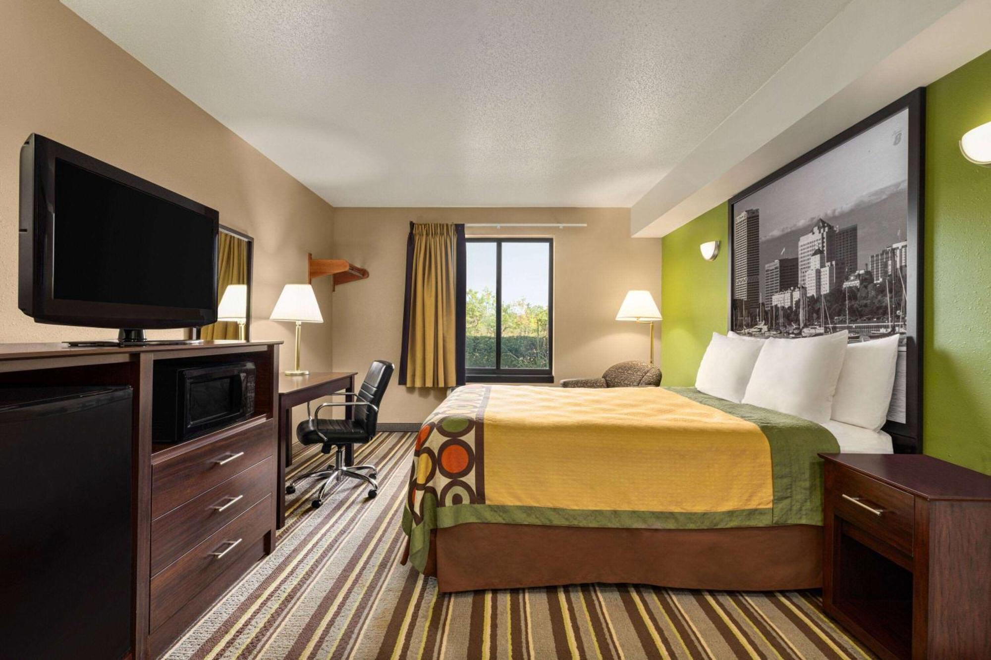 מלון Super 8 By Wyndham Germantown/Milwaukee מראה חיצוני תמונה
