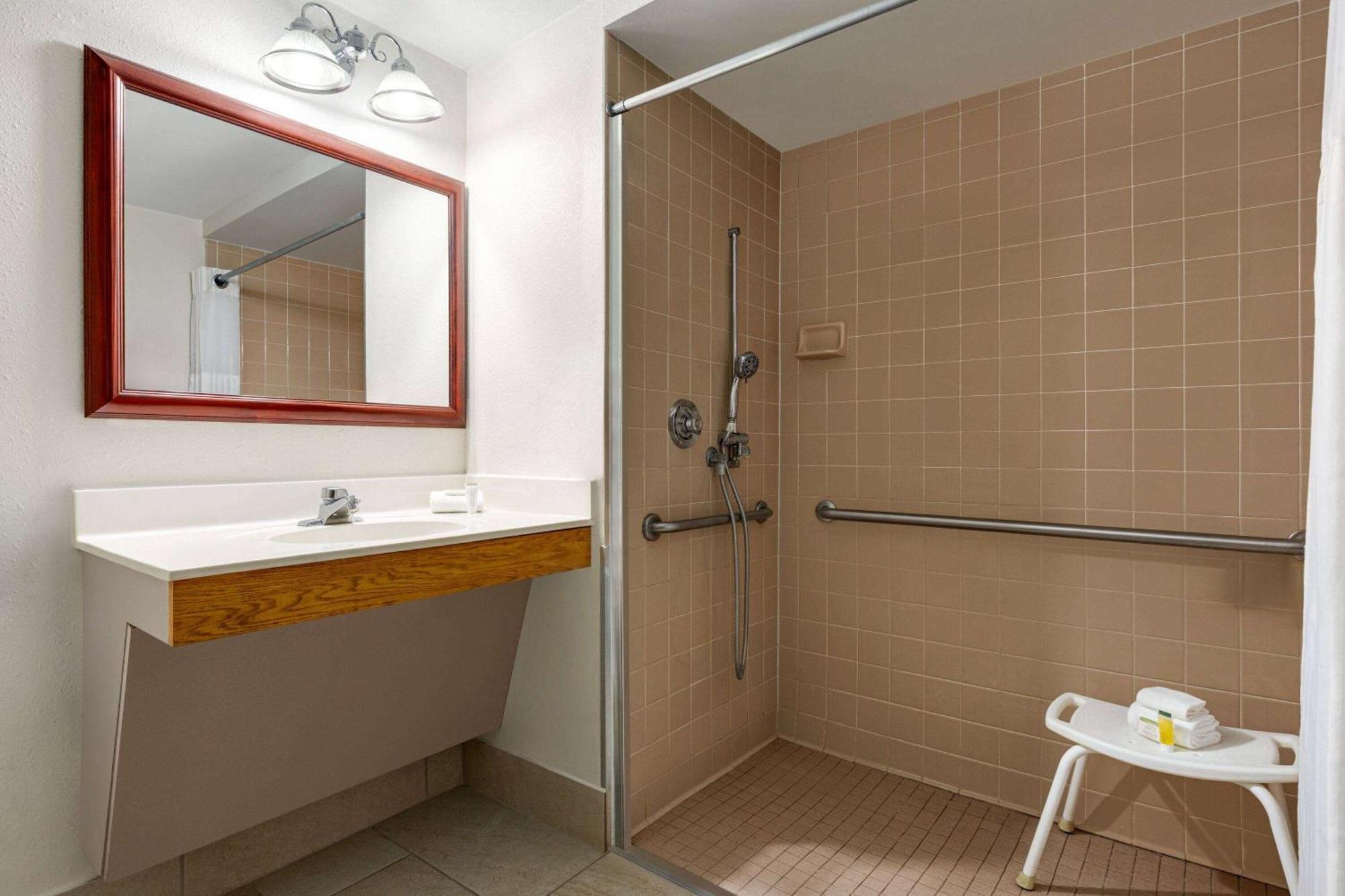 מלון Super 8 By Wyndham Germantown/Milwaukee מראה חיצוני תמונה