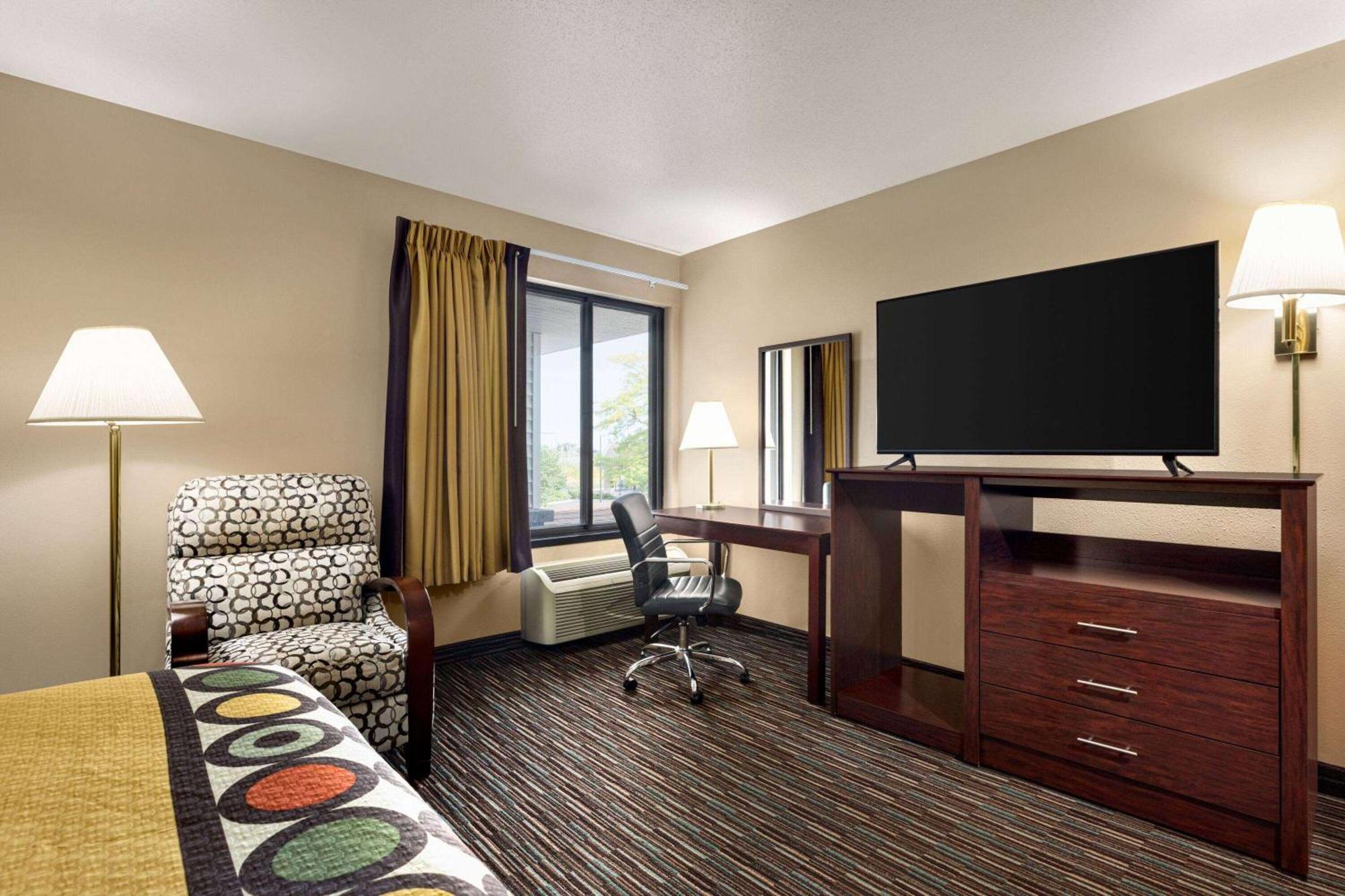 מלון Super 8 By Wyndham Germantown/Milwaukee מראה חיצוני תמונה