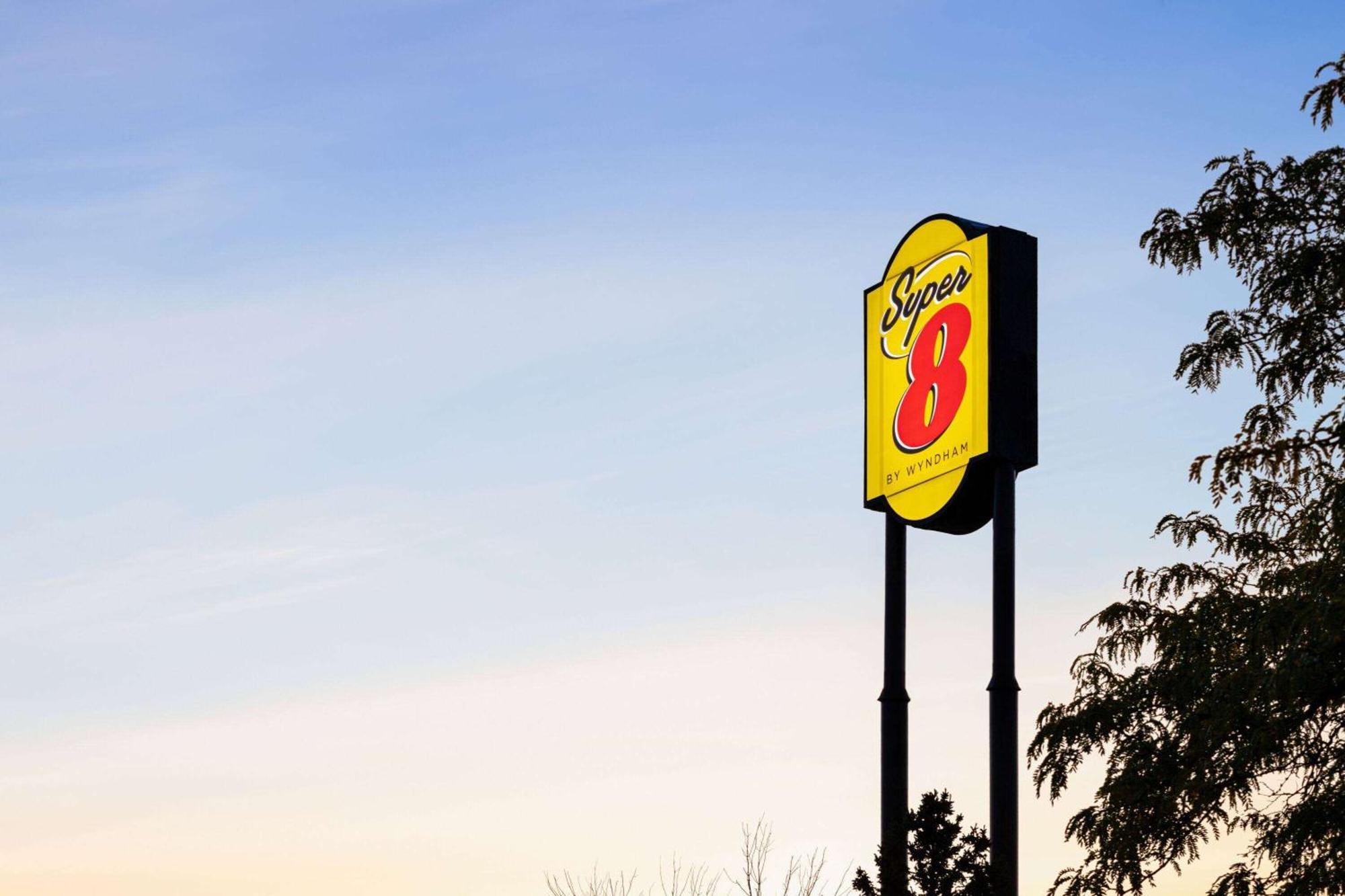 מלון Super 8 By Wyndham Germantown/Milwaukee מראה חיצוני תמונה