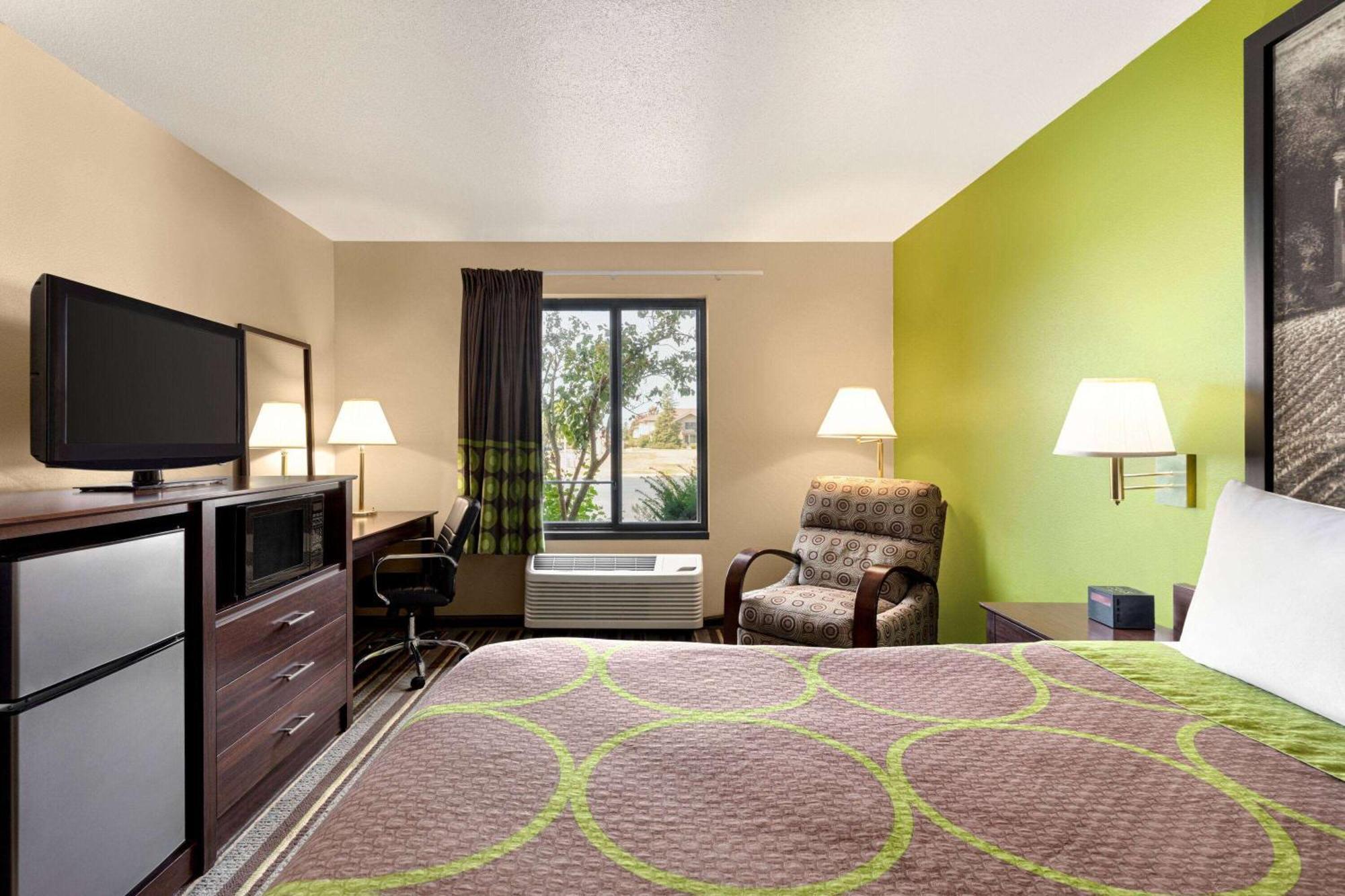 מלון Super 8 By Wyndham Germantown/Milwaukee מראה חיצוני תמונה