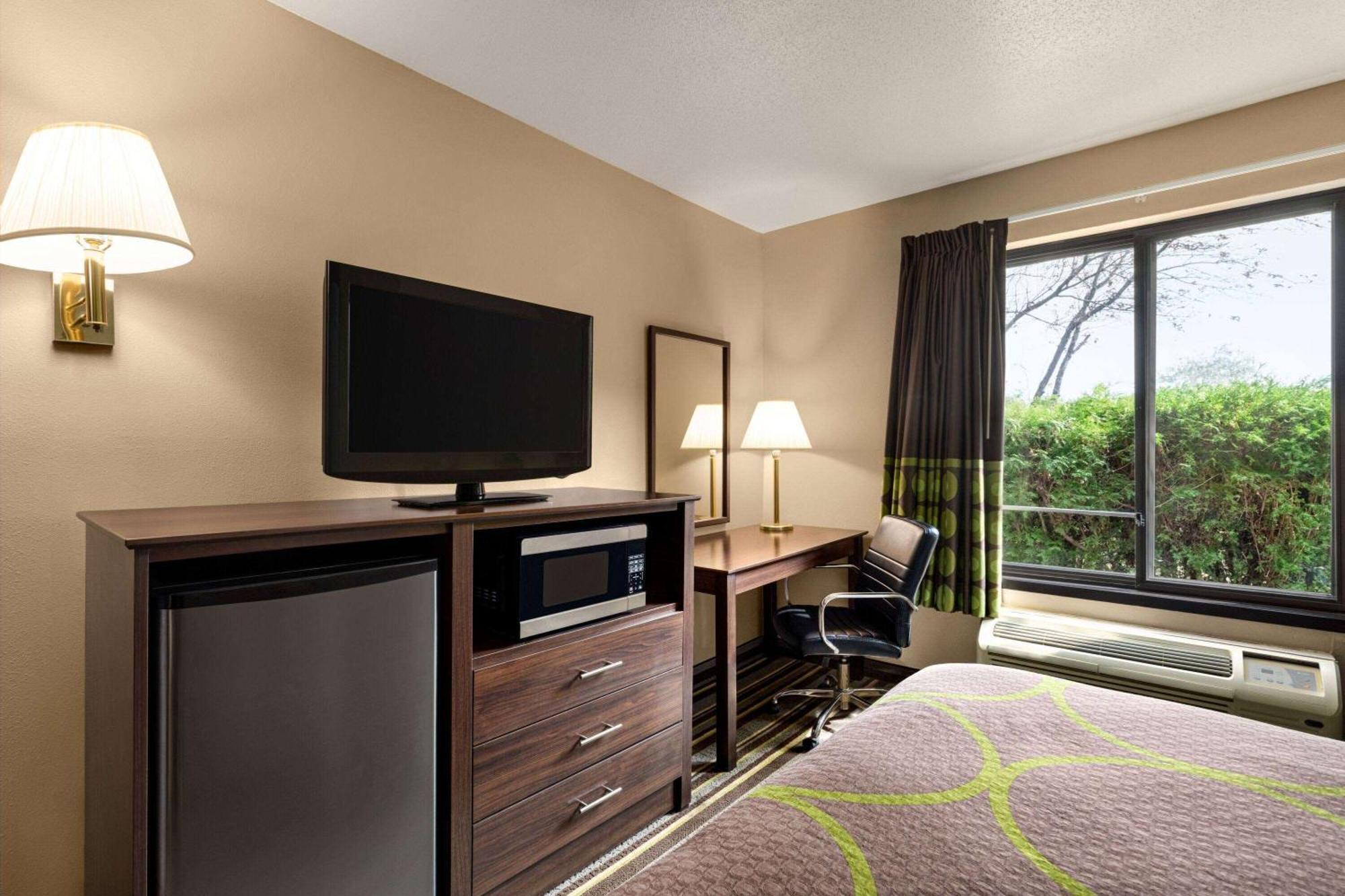 מלון Super 8 By Wyndham Germantown/Milwaukee מראה חיצוני תמונה