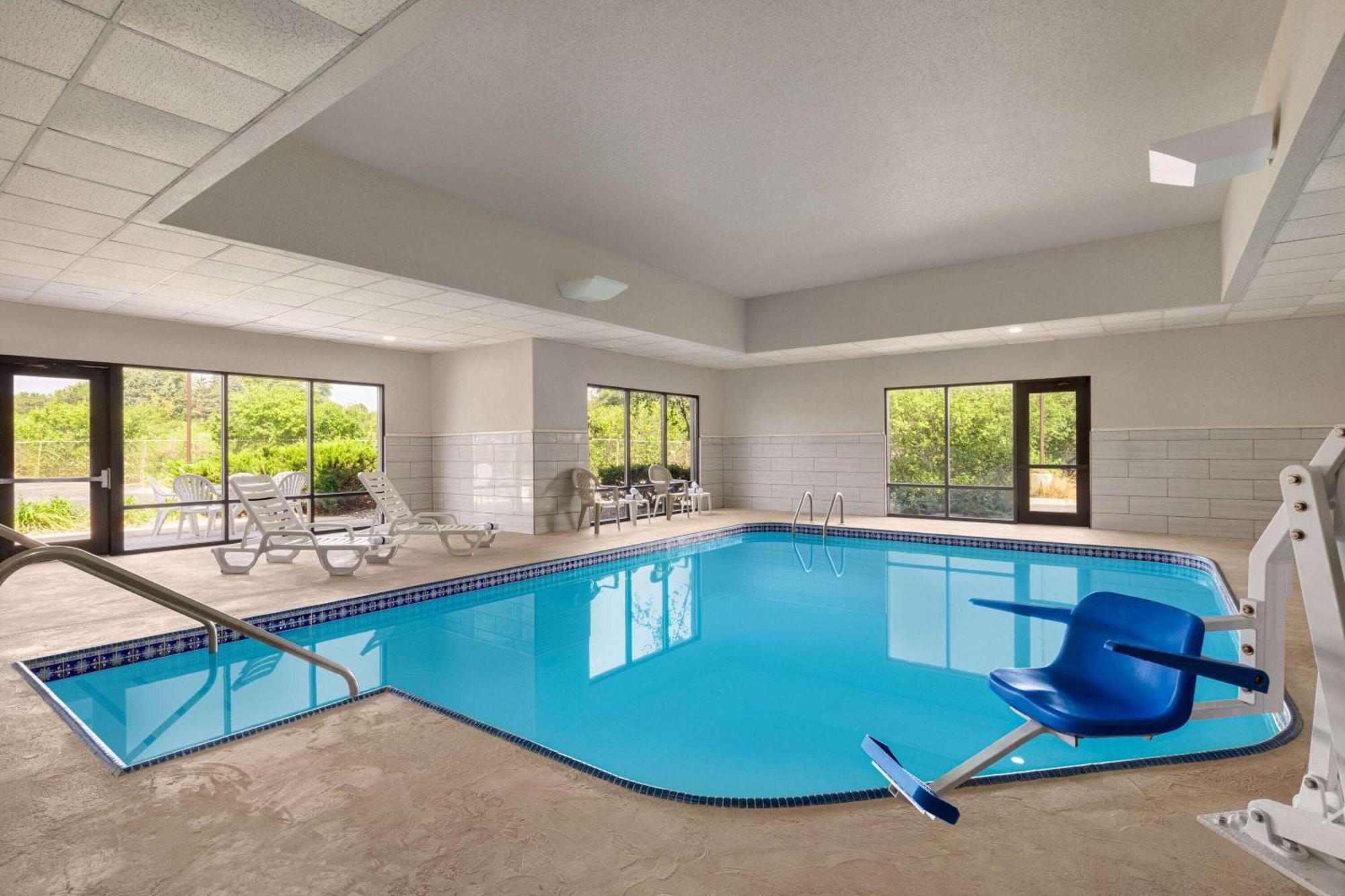 מלון Super 8 By Wyndham Germantown/Milwaukee מראה חיצוני תמונה