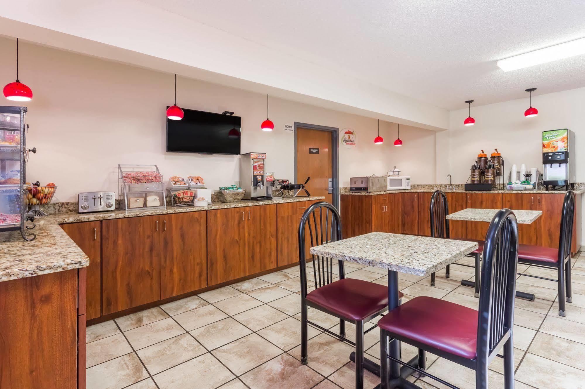 מלון Super 8 By Wyndham Germantown/Milwaukee מראה חיצוני תמונה