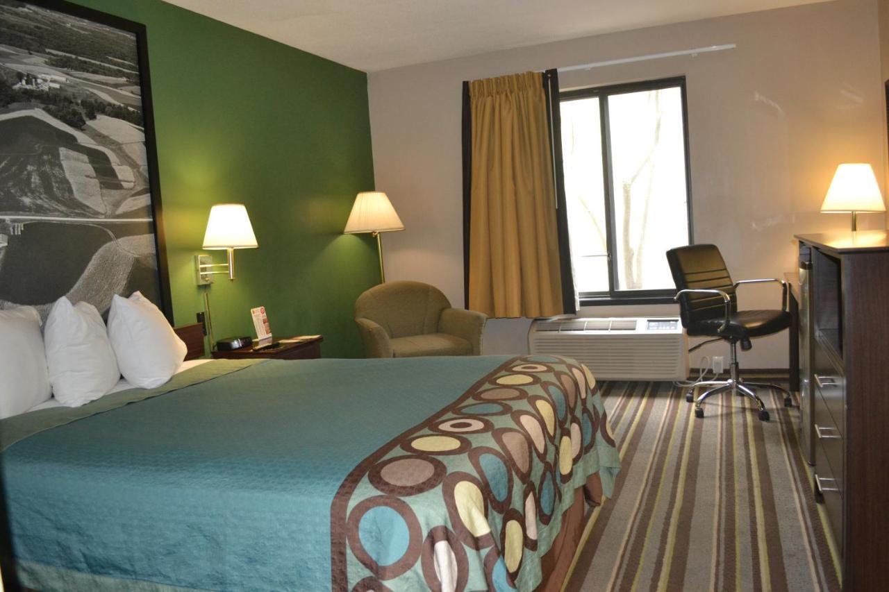 מלון Super 8 By Wyndham Germantown/Milwaukee מראה חיצוני תמונה