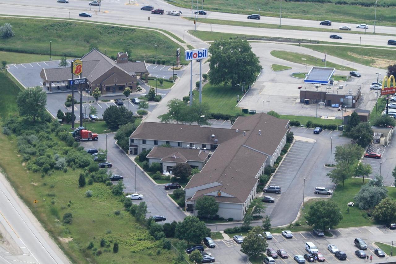 מלון Super 8 By Wyndham Germantown/Milwaukee מראה חיצוני תמונה